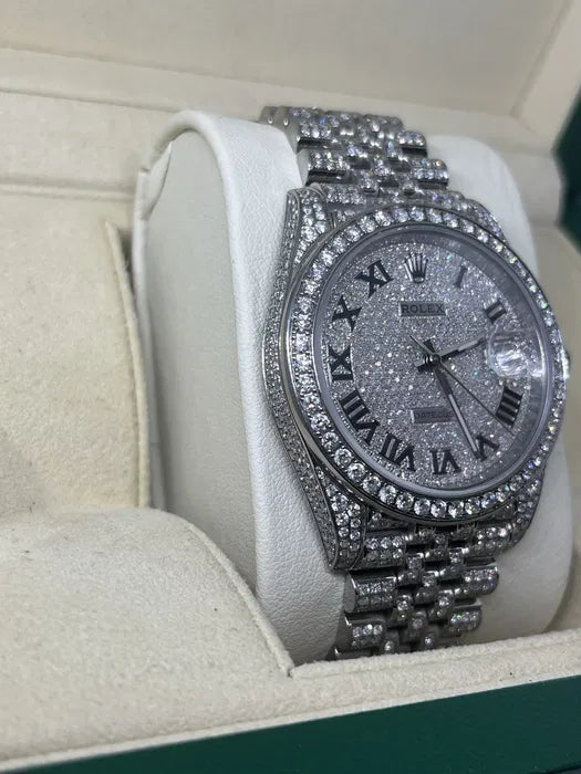 44mm Datejust watch, fully set with diamonds, 2015 model, quartz watch, water resistant to 20 meters.