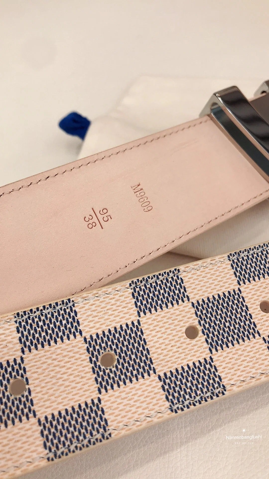 2025 Classic Silver Buckle White Plaid Men's Belt