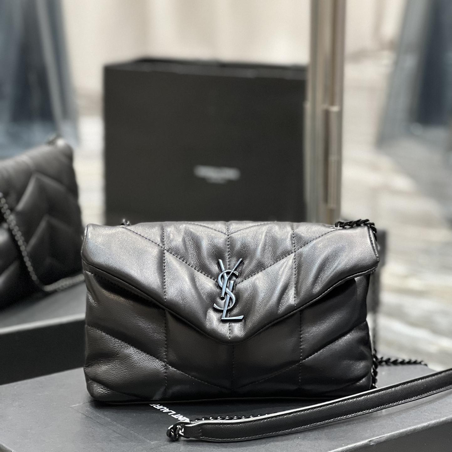 2025 Bag Classic Envelope Bag W3929