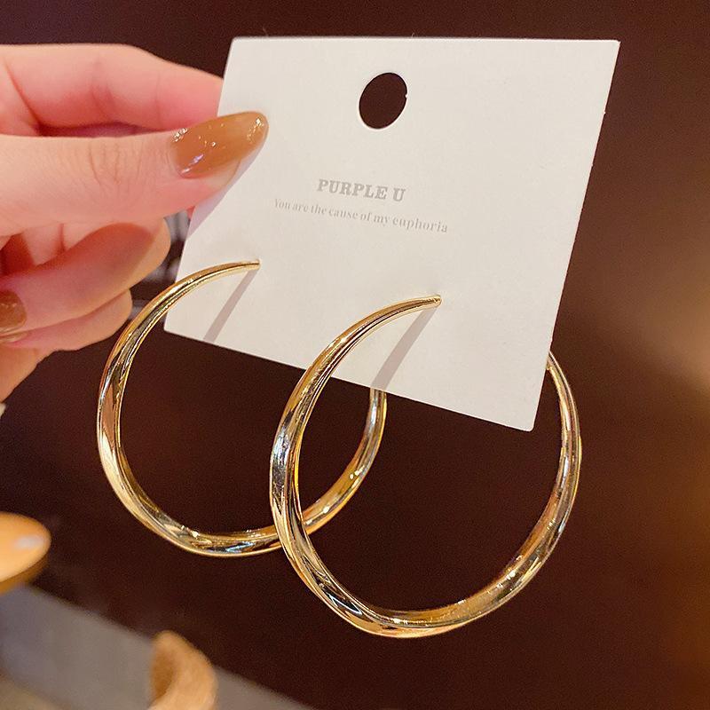 2025 Personalized round exaggerated earrings