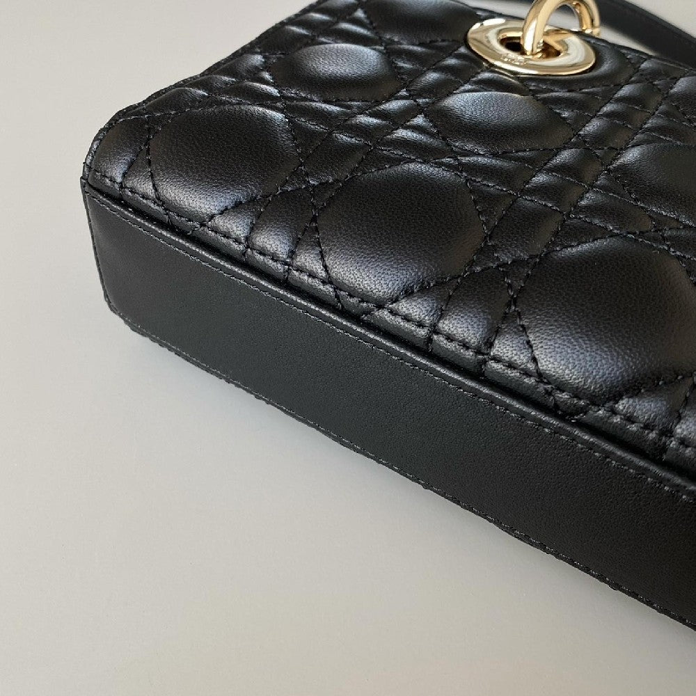 2025 Bag Classic Top-handle Bag W91