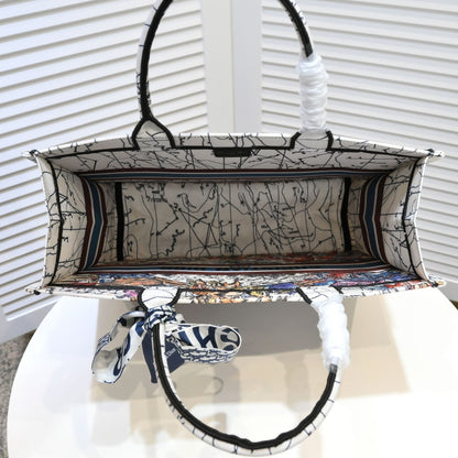 2025 Bag Classic Tote Bag W241