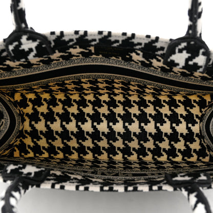 2025 Bag MEDIUM D BOOK TOTE