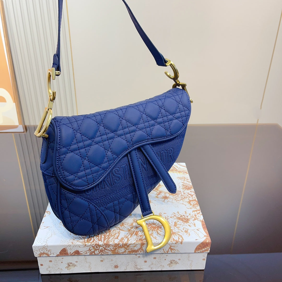 2025 Bag Fashion Ringer Scrub Saddle Bag