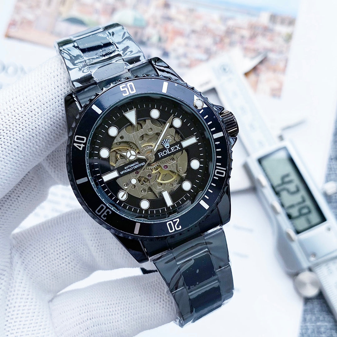 2026 Hottest Selling Item! 🔥🔥 Stylish mechanical men's watch with a mineral crystal glass face. The watch features a transparent skeleton design, simple yet elegant, showcasing every detail perfectly.