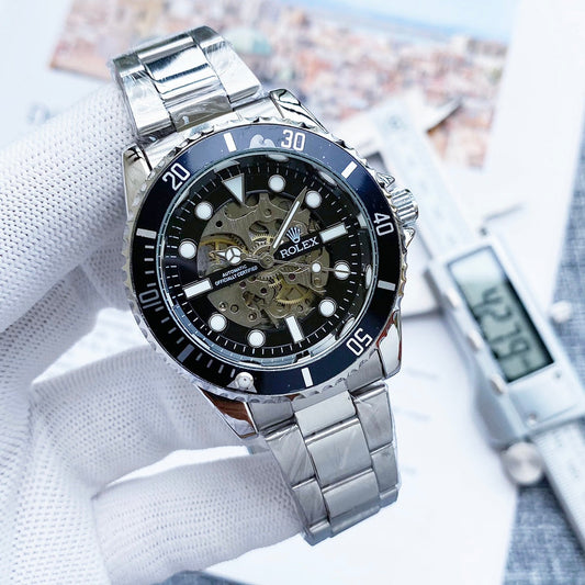 2026 Hottest Selling Item! 🔥🔥 Stylish mechanical men's watch with a mineral crystal glass face. The watch features a transparent skeleton design, simple yet elegant, showcasing every detail perfectly.
