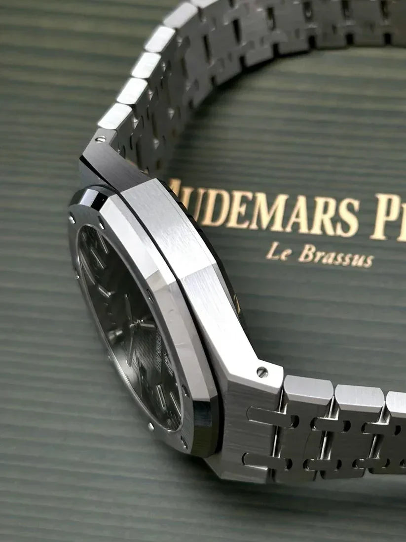 Audemars Piguet Royal Oak Automatic Watch 41mm Black Dial 15500ST