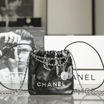 2025 Bag Classic Hobo Bag W61