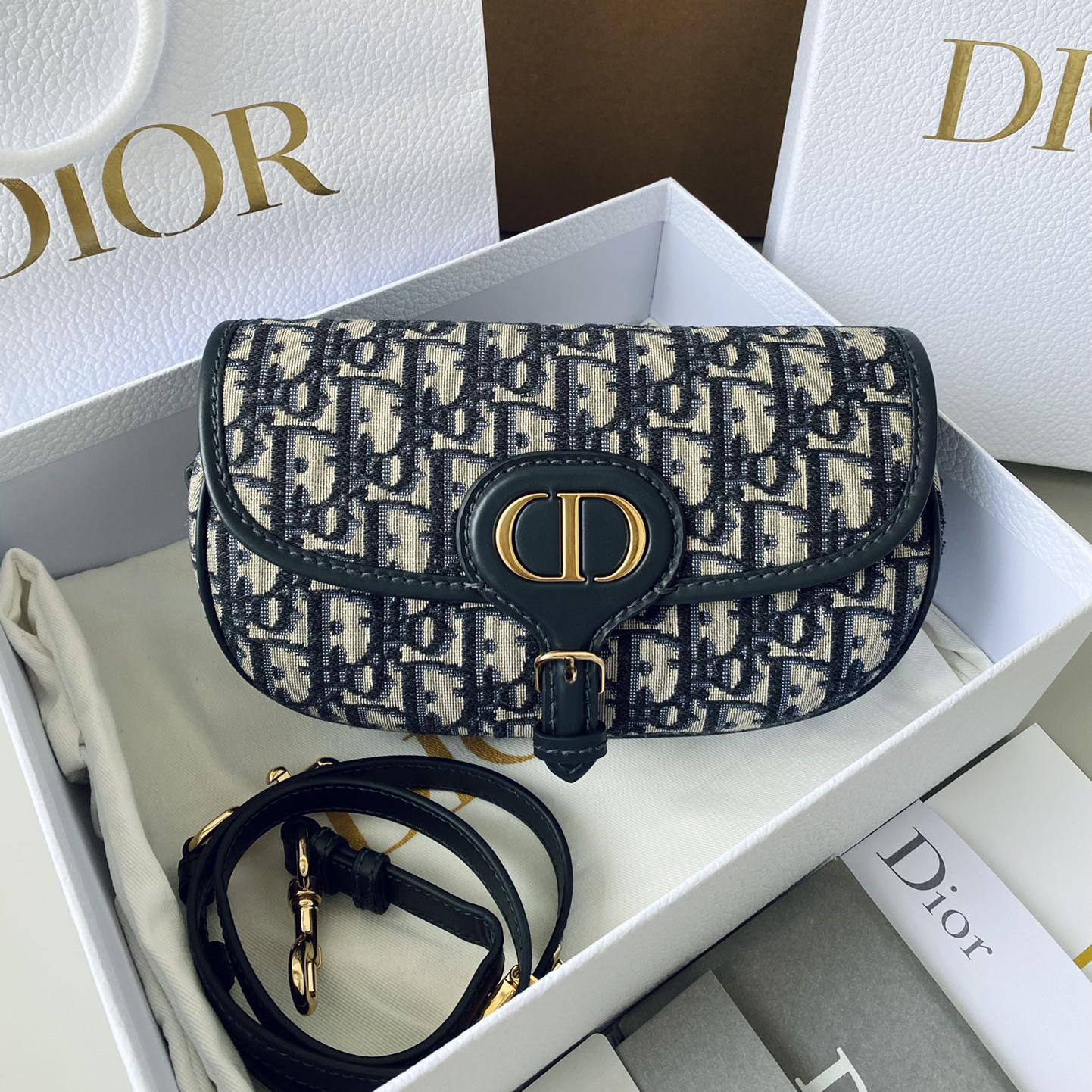 2025 Bag Classic Shoulder Bag W179