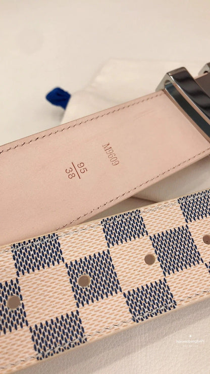 2025  Classic Silver Buckle White Plaid Men's Belt