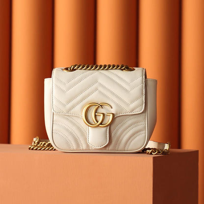 2025 Bag Classic Messenger Bag G37