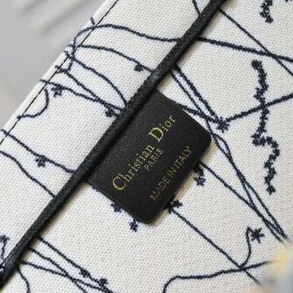 2025 Bag Classic Tote Bag W241