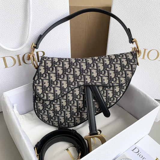 2025 Bag Classic Saddle Bag W240