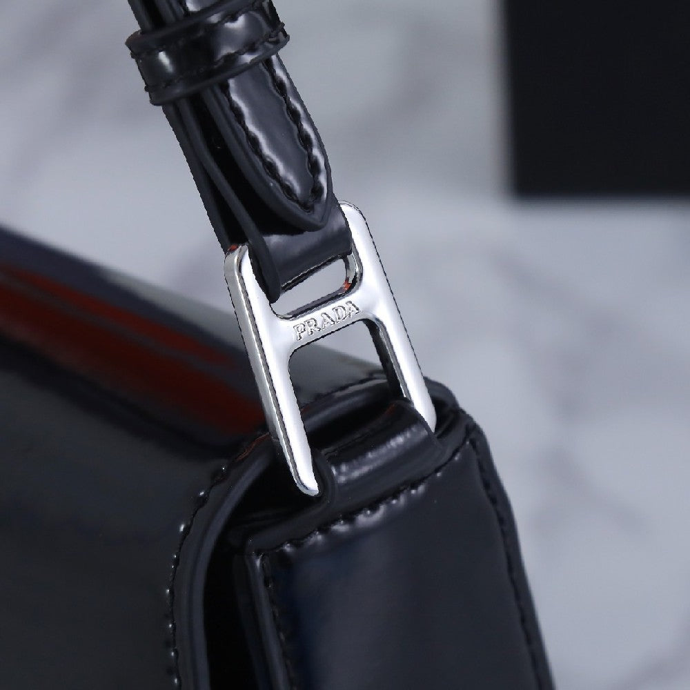 2025 Bag Shoulder Bag With Triangle Logo P4