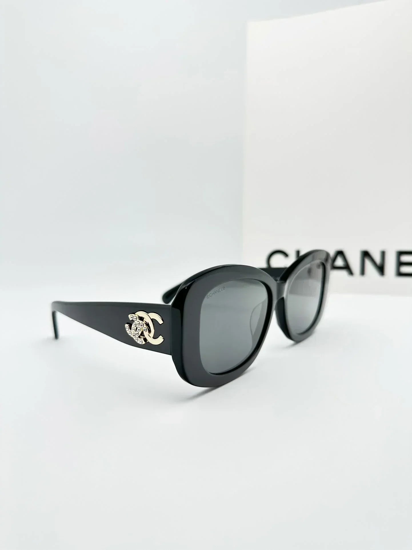2025 Sunglasses  Retro Diamond Stylish Sunglasses