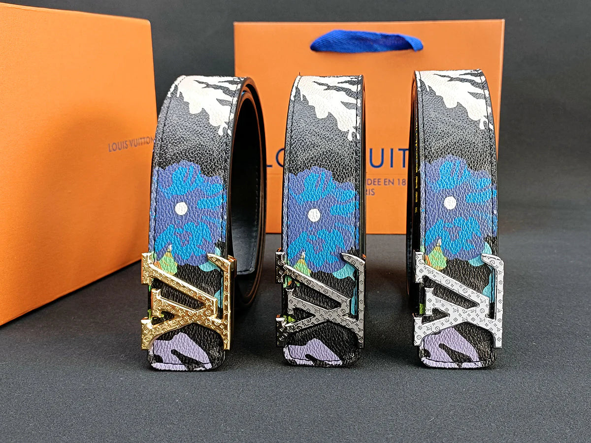 2025 3 Colors  four-leaf clover graffiti carved belt