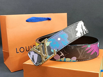 2025 3 Colors  four-leaf clover graffiti carved belt