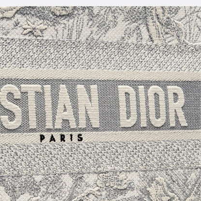 2025 Bag MEDIUM D BOOK TOTE