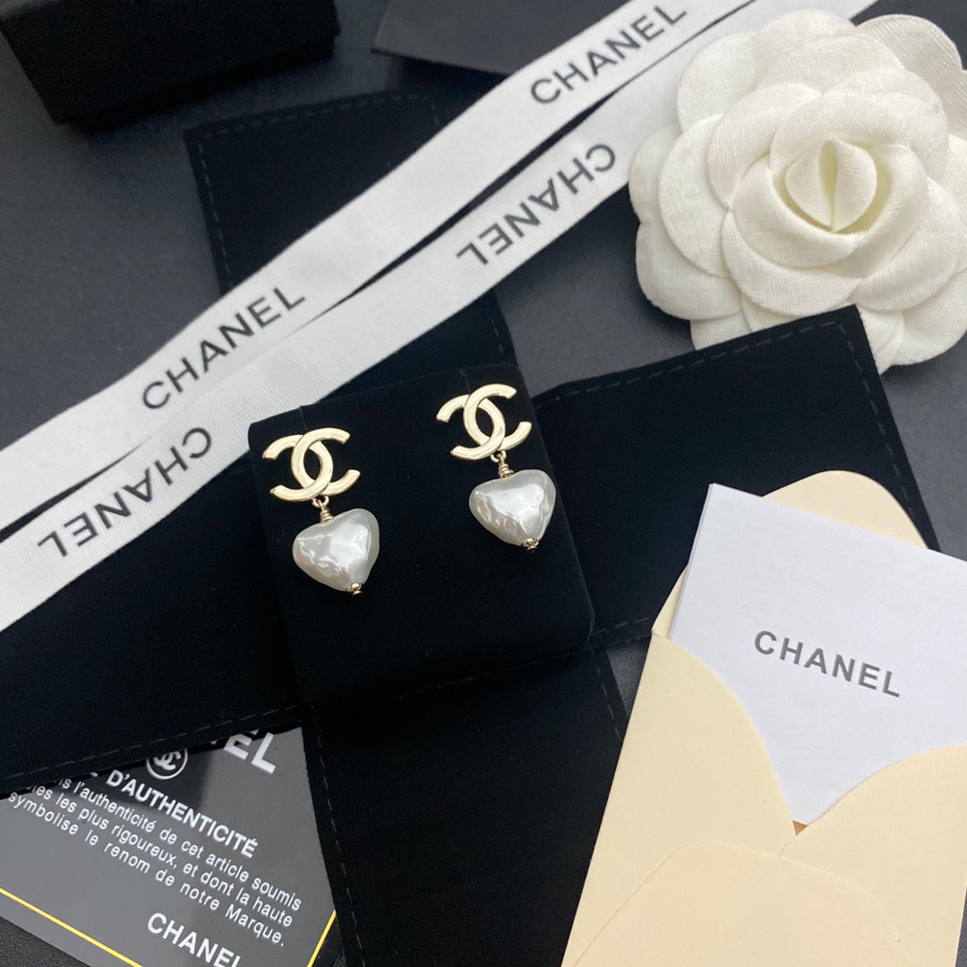 2025 Pearl Heart Drop Earrings