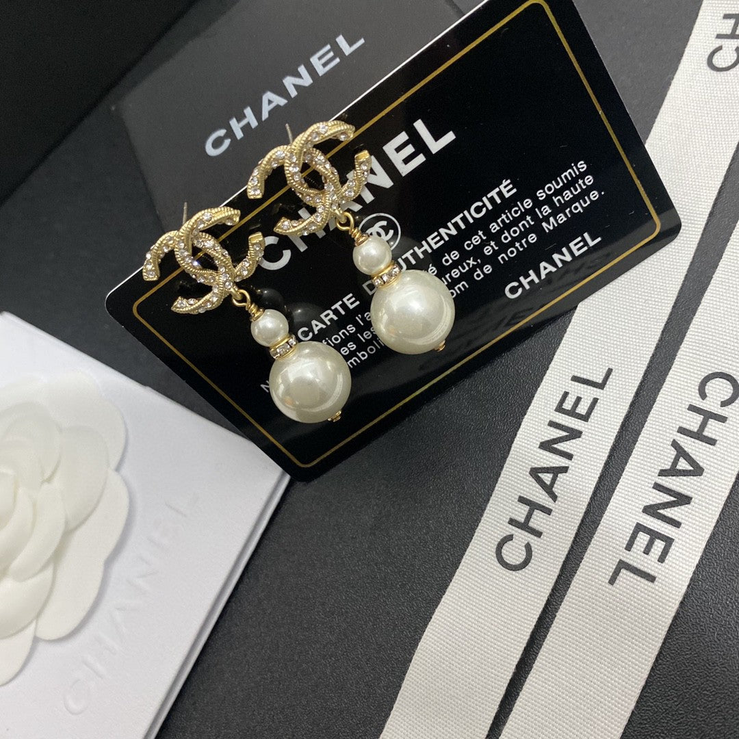 2025 Temperament Logo Letter Pearl Drop Earrings