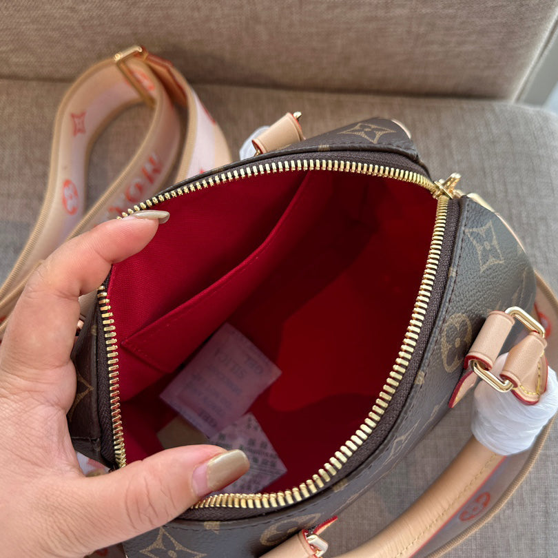 2025 Bag Stylish Top-handle Bag W31068