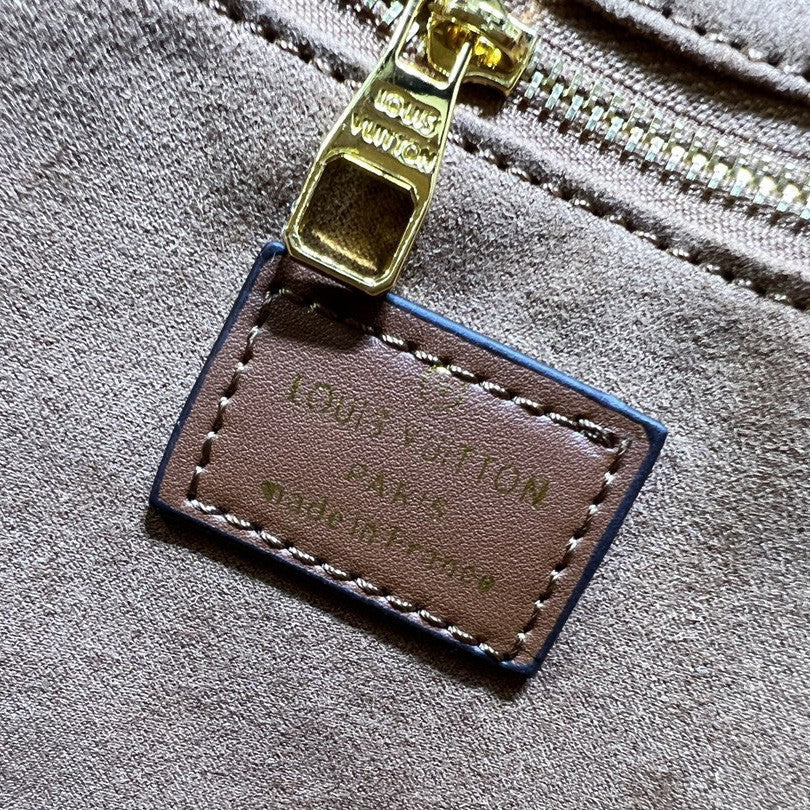 2025 Bag Classic Tote Bag W86