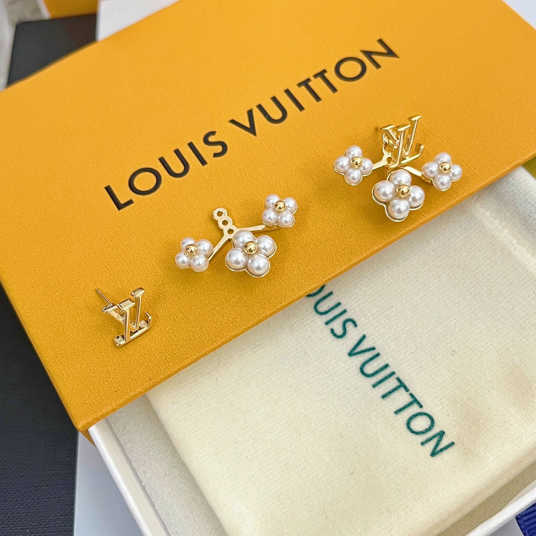 2025 Fashion Pearl Floral Earrings