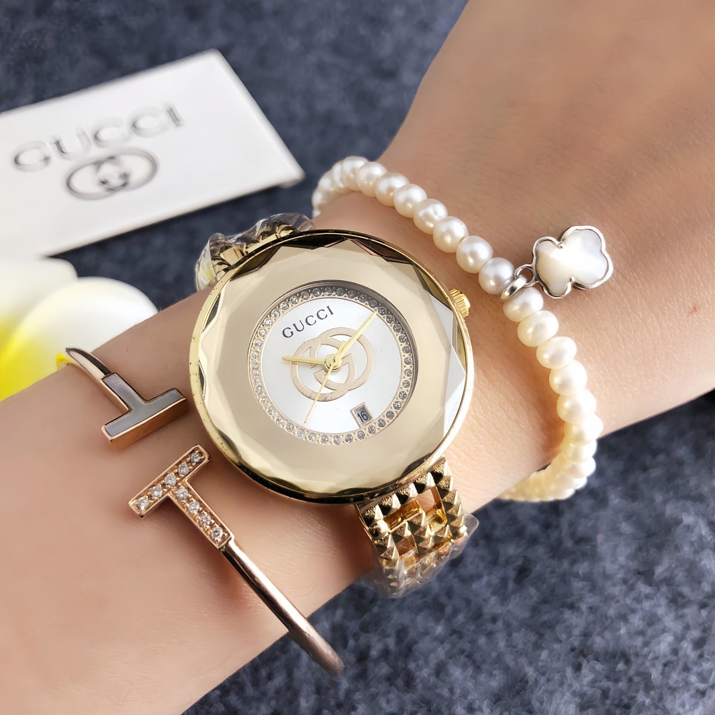 Fashionable full-brand watches, 32mm, crystal, exquisite bracelet style, steel strap, quartz luxury watch for young women and girls.