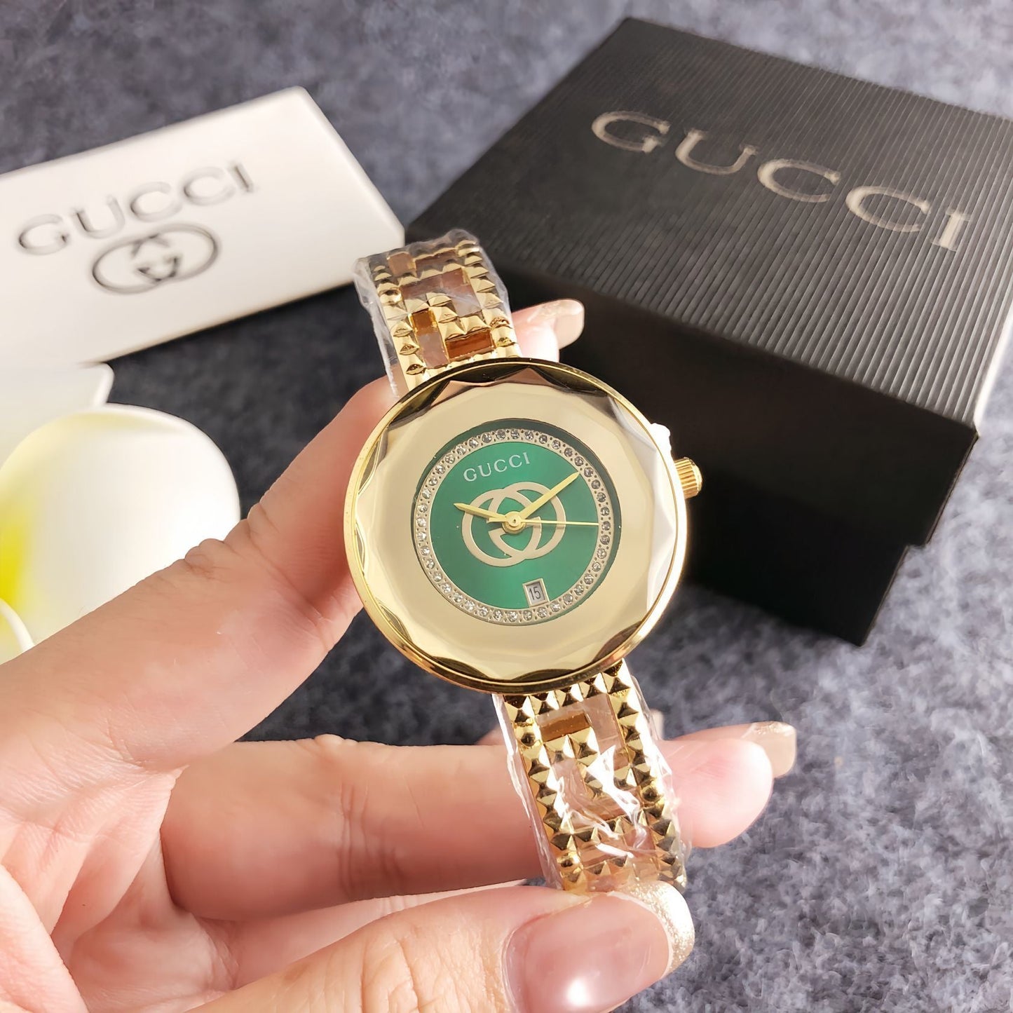 Fashionable full-brand watches, 32mm, crystal, exquisite bracelet style, steel strap, quartz luxury watch for young women and girls.
