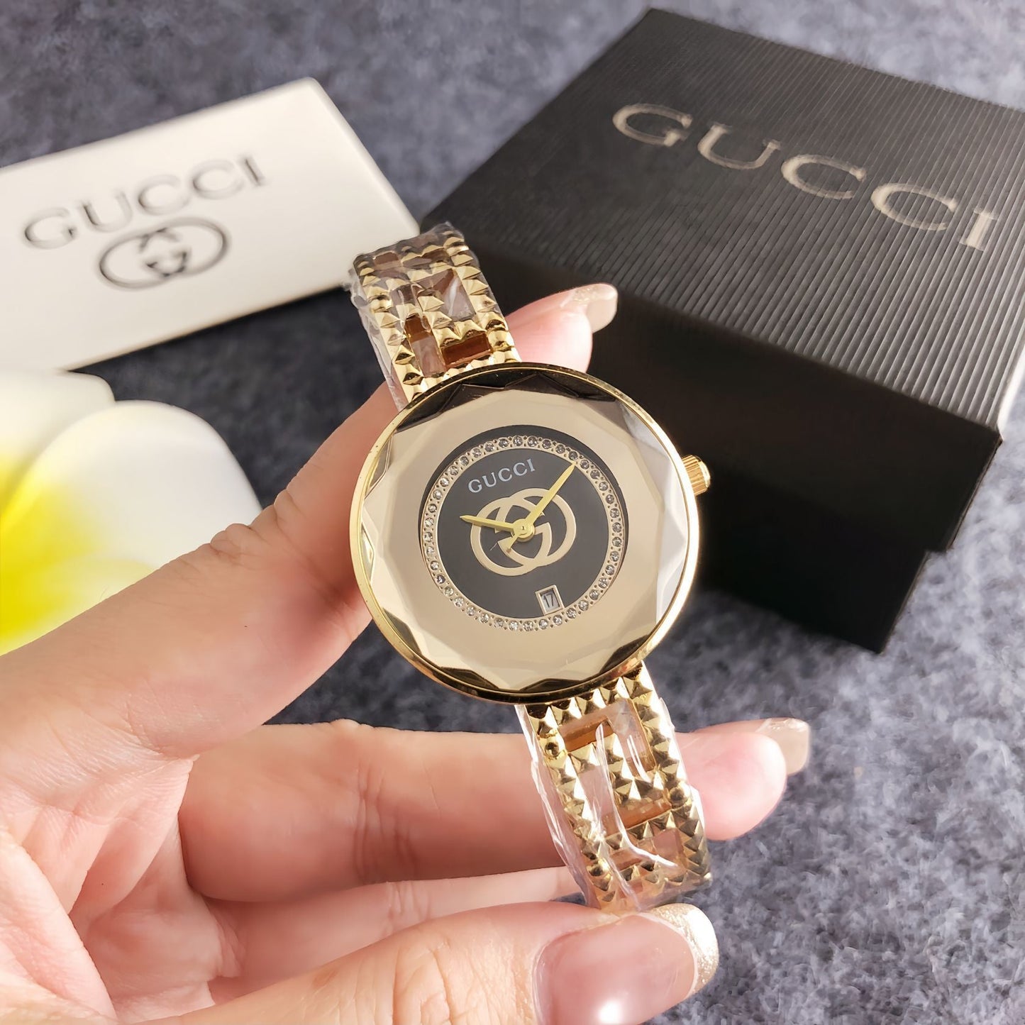 Fashionable full-brand watches, 32mm, crystal, exquisite bracelet style, steel strap, quartz luxury watch for young women and girls.