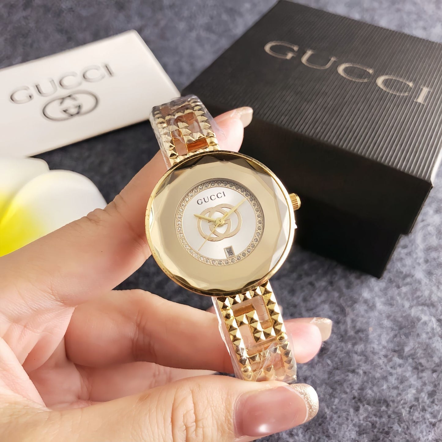 Fashionable full-brand watches, 32mm, crystal, exquisite bracelet style, steel strap, quartz luxury watch for young women and girls.
