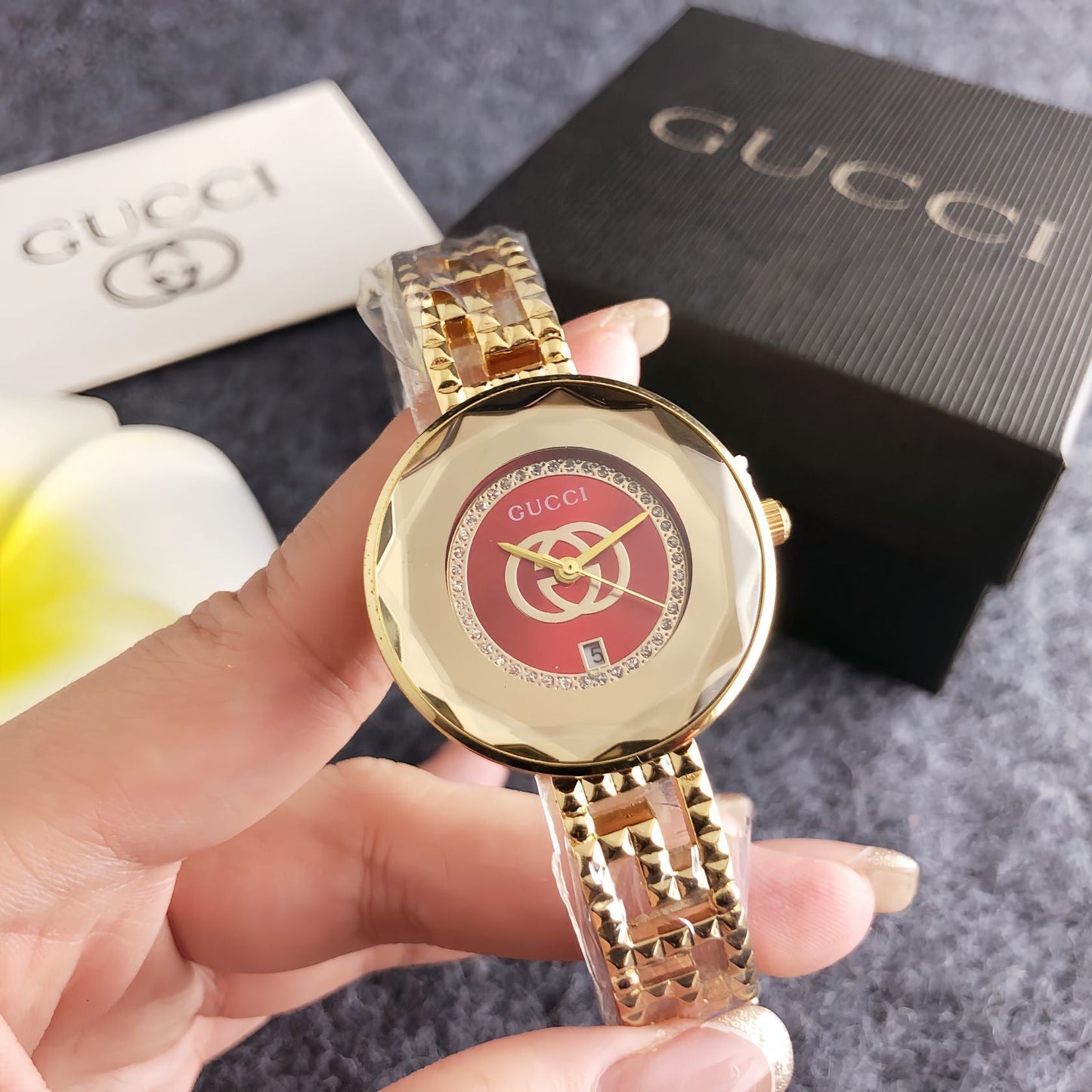 Fashionable full-brand watches, 32mm, crystal, exquisite bracelet style, steel strap, quartz luxury watch for young women and girls.