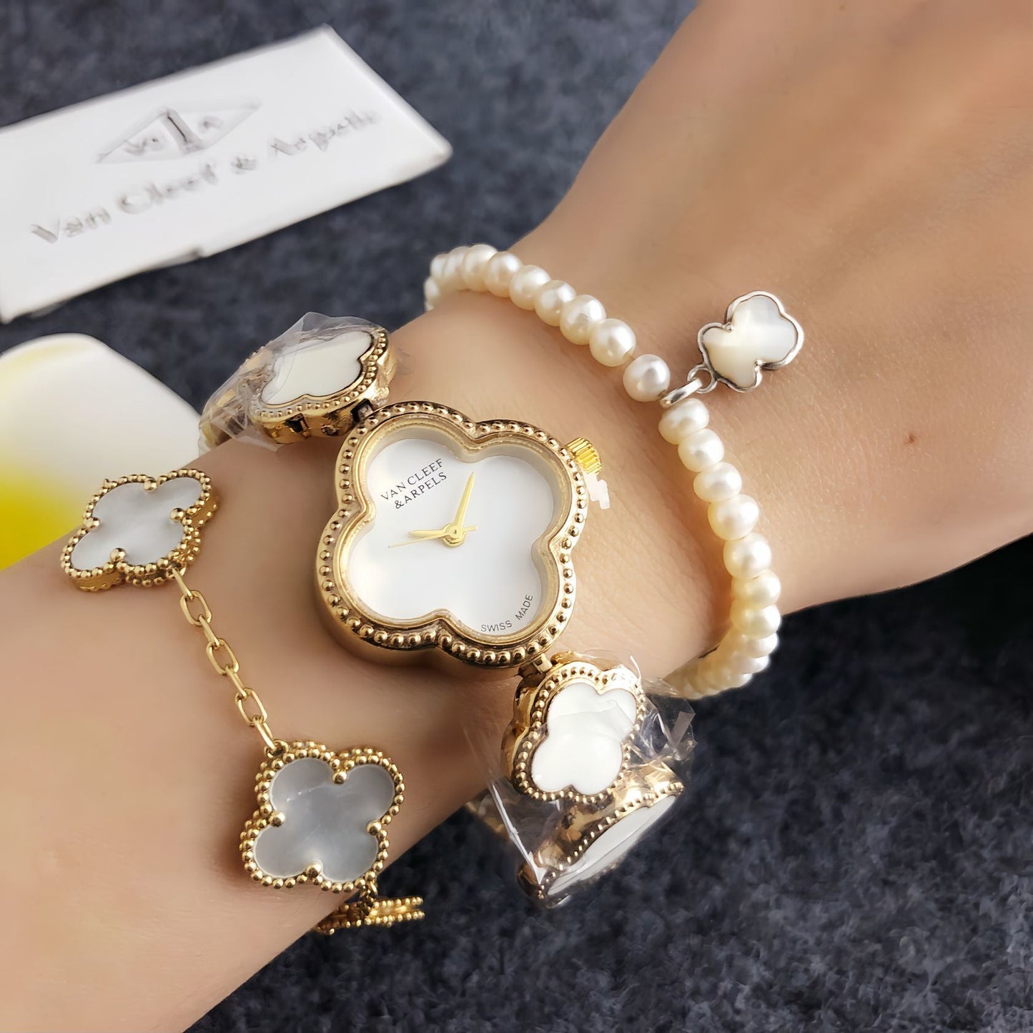 WATCH 122974 Quartz Yellow gold