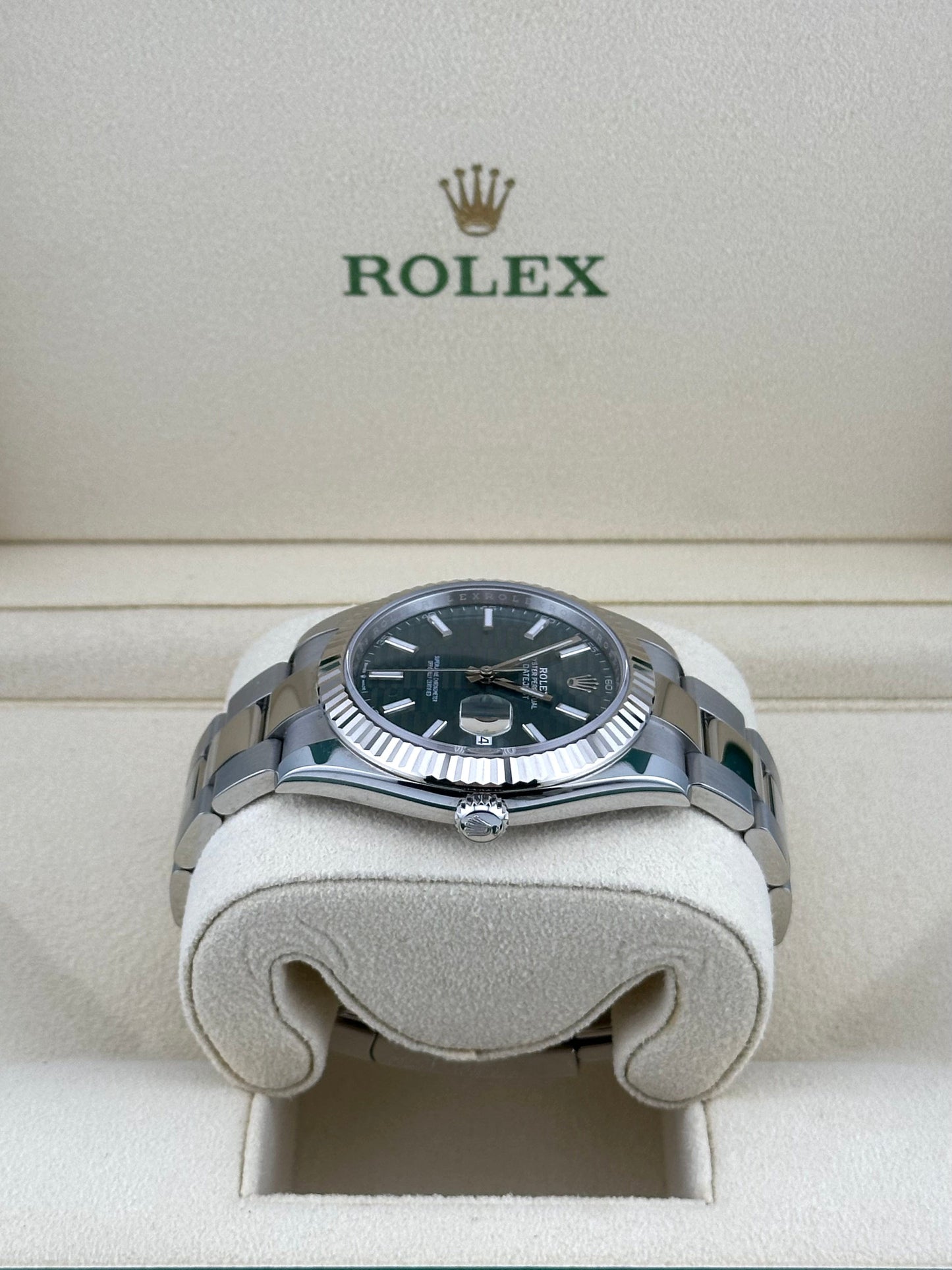 2025 Watch Datejust 126334 Stainless Steel Green Motif Dial Oyster