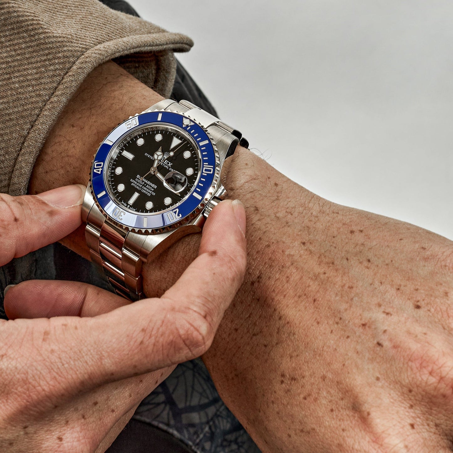 2025 Watch Submariner Date 126619LB White Gold Black Dial Blue Bezel (2021)