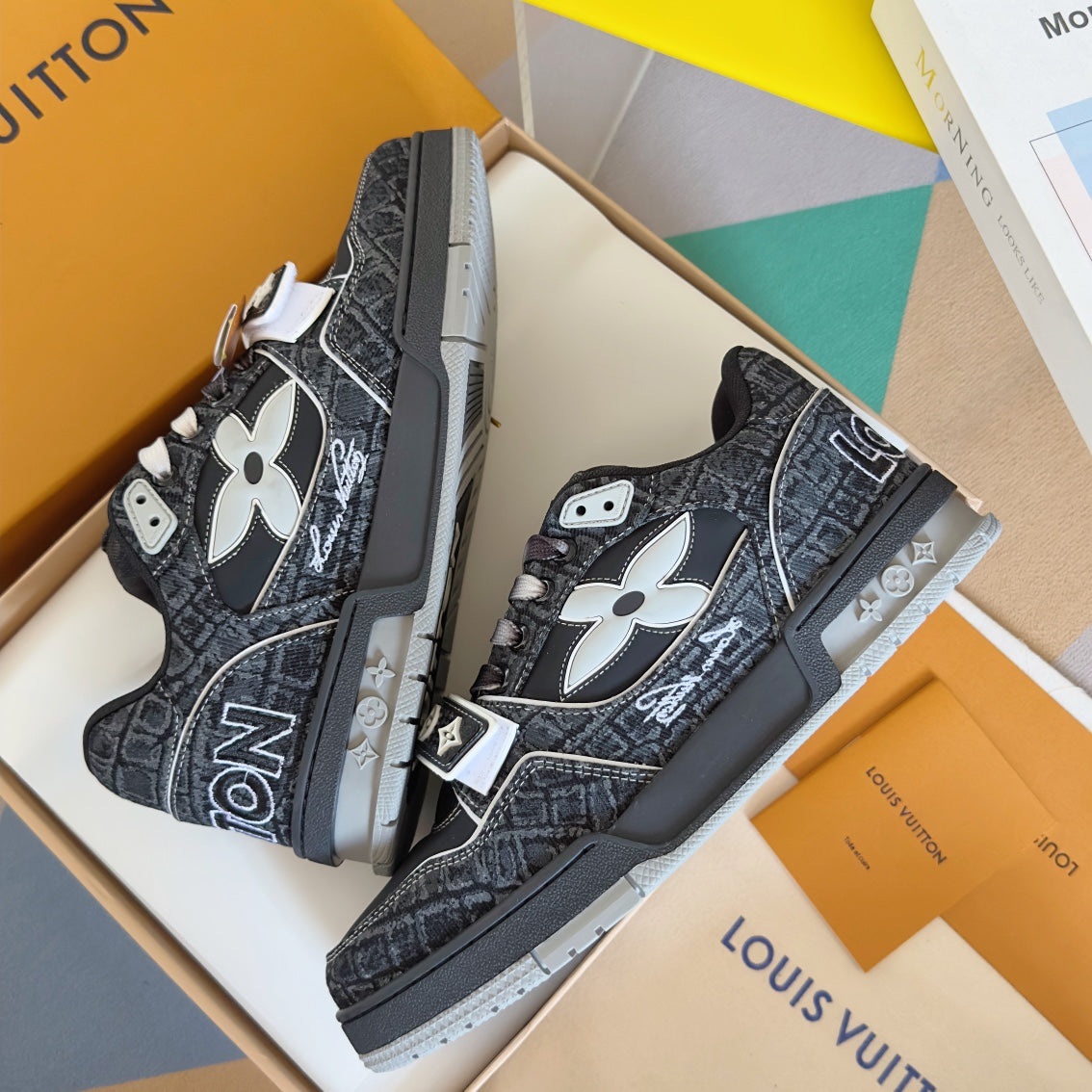 2025 250318 New high quality new color board shoes